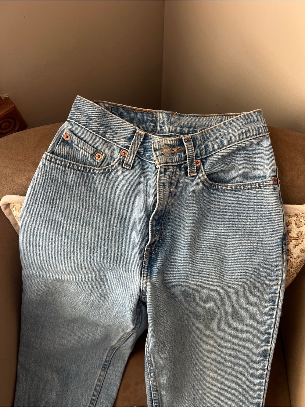 Vintage Levi’s 512 High Rise Slim Fit Tapered Leg Light Wash Mom Jeans